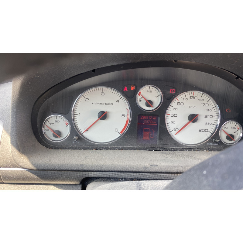 Feu arriere stop central PEUGEOT 407 Photo n°12