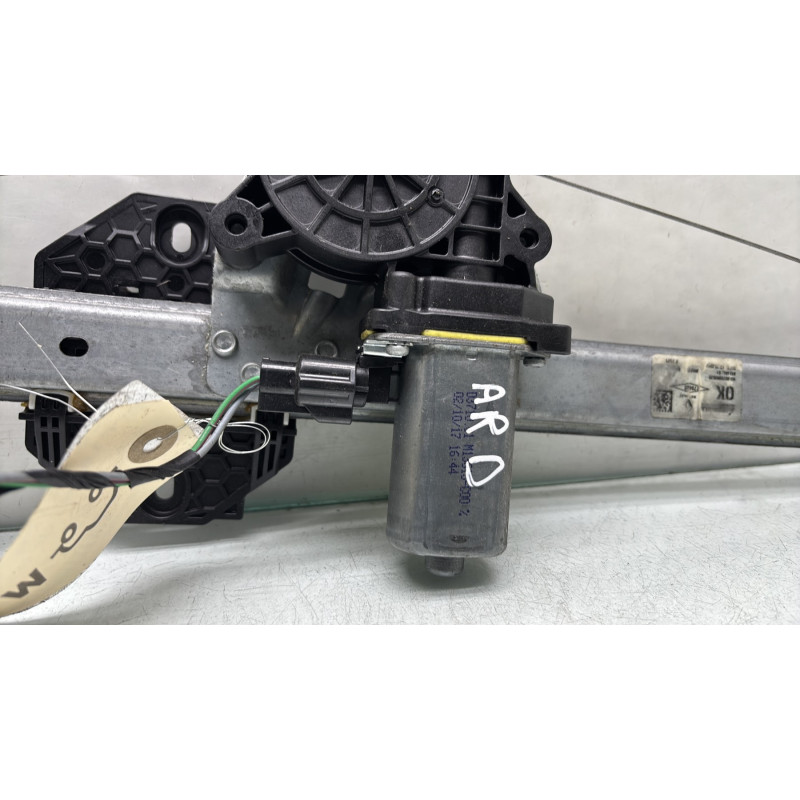 Leve vitre electrique arriere droit DACIA SANDERO 2 Photo n°4