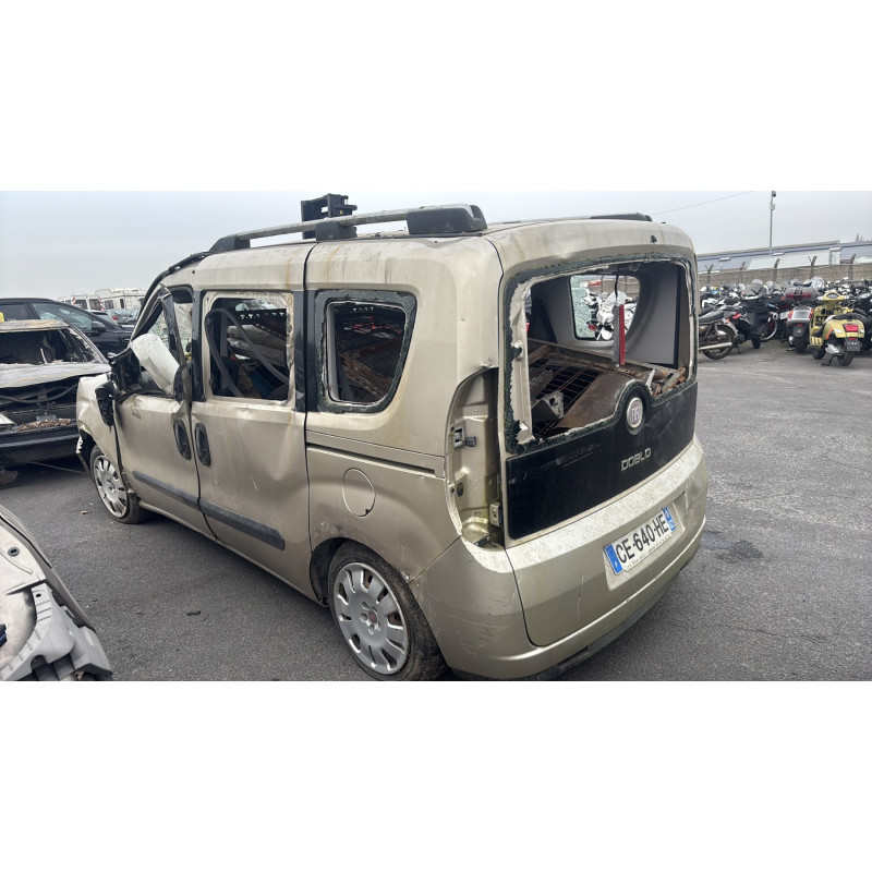 Leve vitre electrique avant gauche FIAT DOBLO 2 Photo n°8