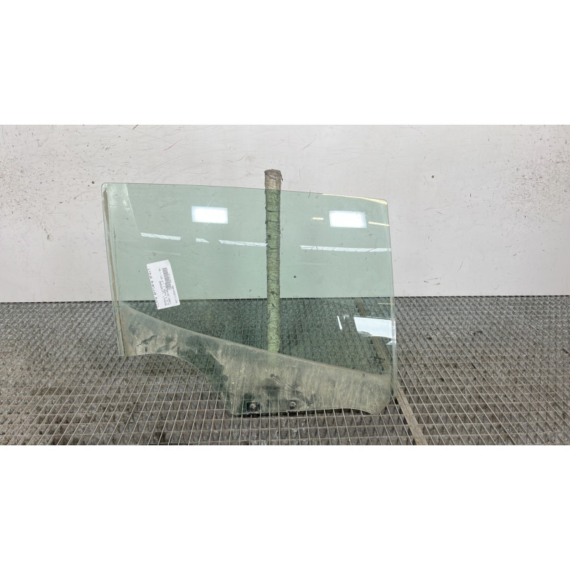 Vitre arriere droit RENAULT CLIO 4 Photo n°1