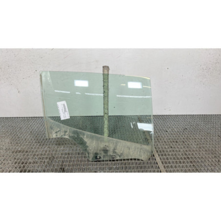 Vitre arriere droit RENAULT CLIO 4 Photo n°1