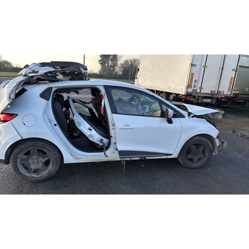 Vitre arriere droit RENAULT CLIO 4 Photo n°10