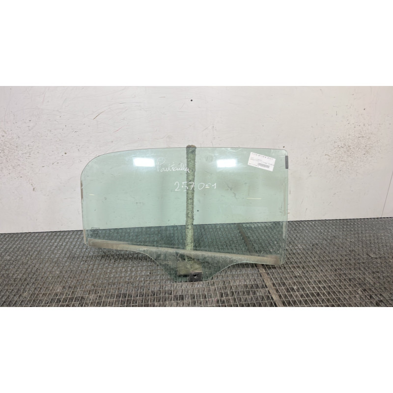 Vitre arriere droit FIAT GRANDE PUNTO Photo n°1