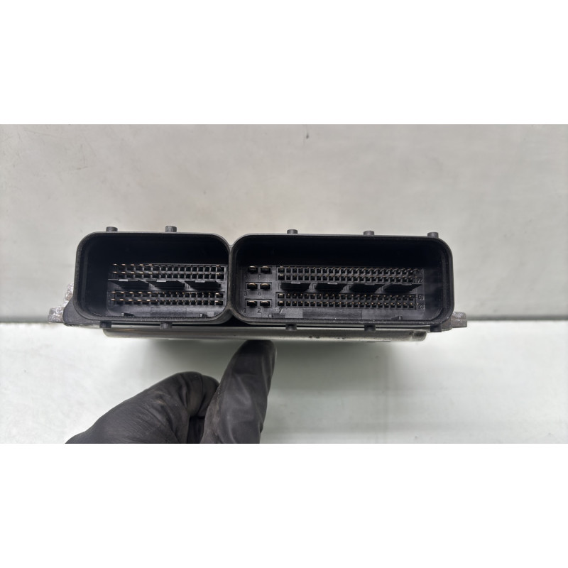 Calculateur moteur VOLKSWAGEN GOLF 5 Photo n°3