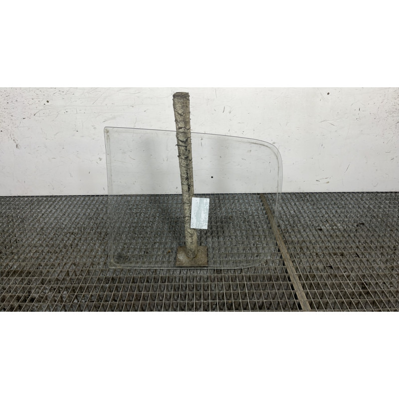 Custode arriere droit PEUGEOT 205 Photo n°4