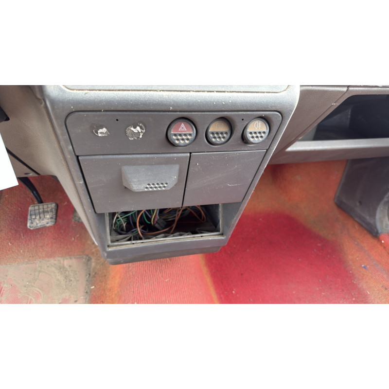 Custode arriere droit PEUGEOT 205 Photo n°16