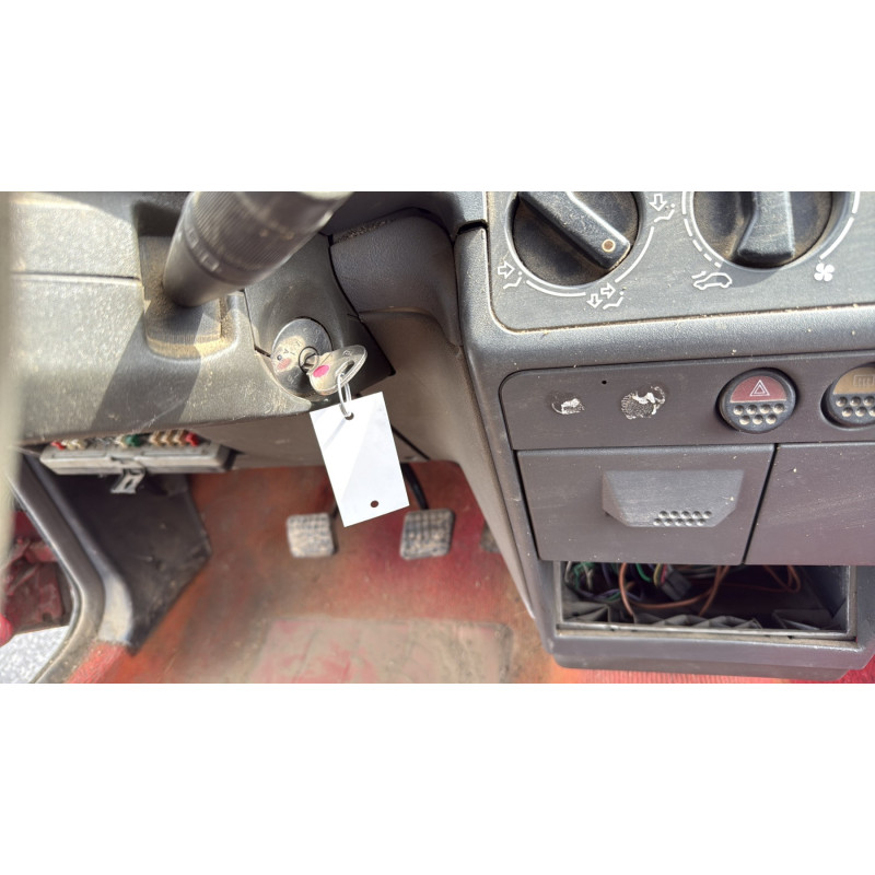 Custode arriere droit PEUGEOT 205 Photo n°17