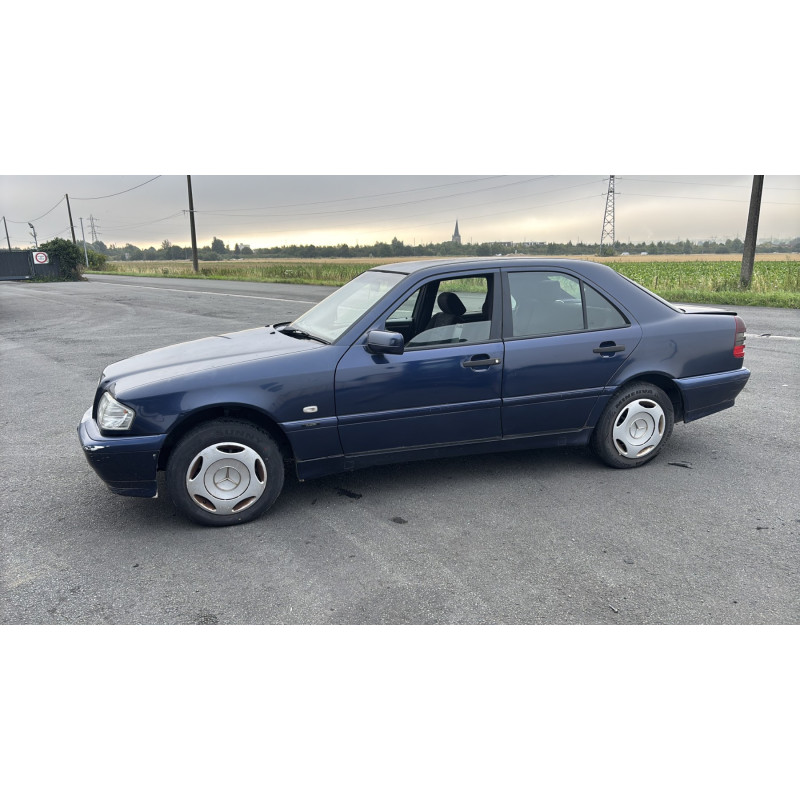Porte avant droit MERCEDES CLASSE C 202 Photo n°10