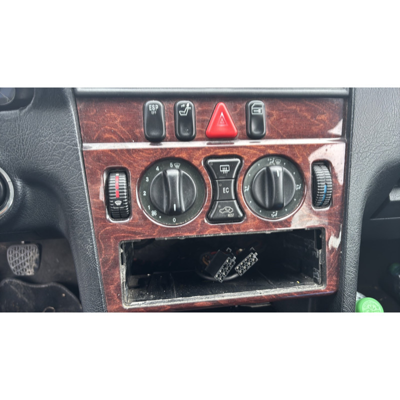 Porte avant droit MERCEDES CLASSE C 202 Photo n°15