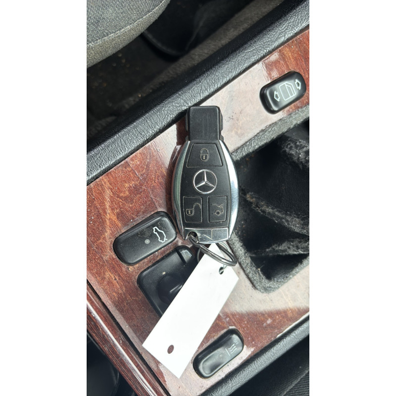 Porte avant droit MERCEDES CLASSE C 202 Photo n°16