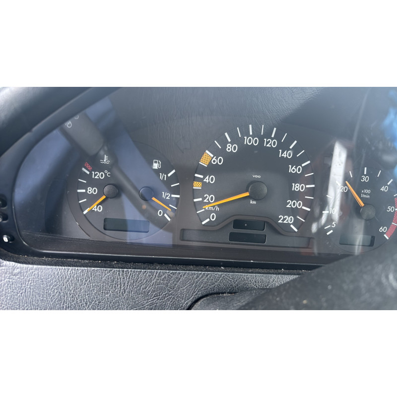 Porte avant droit MERCEDES CLASSE C 202 Photo n°17