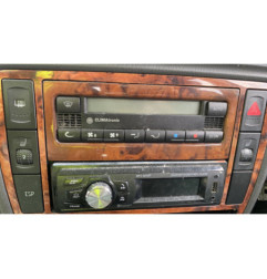 Serrure avant droit VOLKSWAGEN PASSAT 4