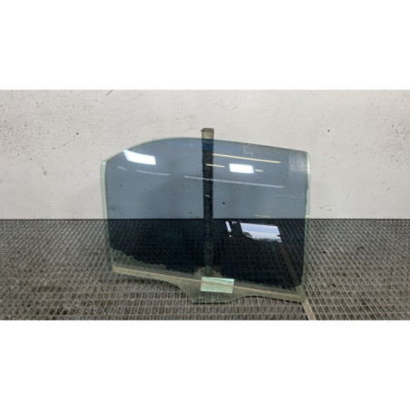 Vitre arriere droit PEUGEOT 406 Photo n°1