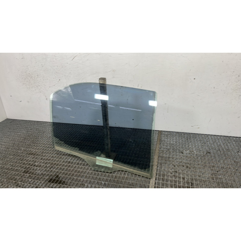Vitre arriere droit PEUGEOT 406 Photo n°3