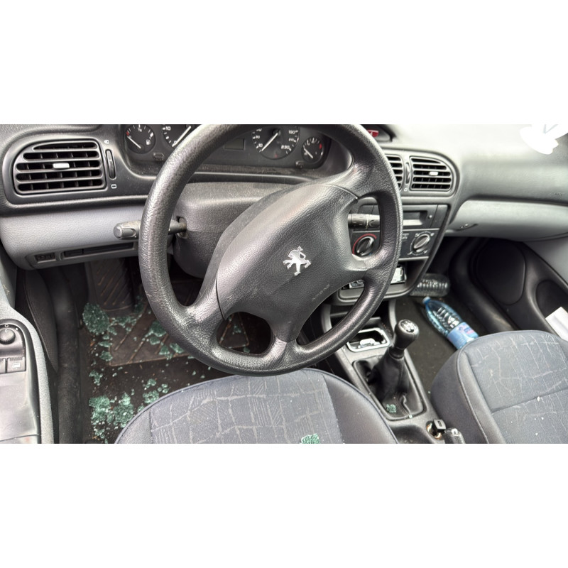 Vitre arriere droit PEUGEOT 406 Photo n°13