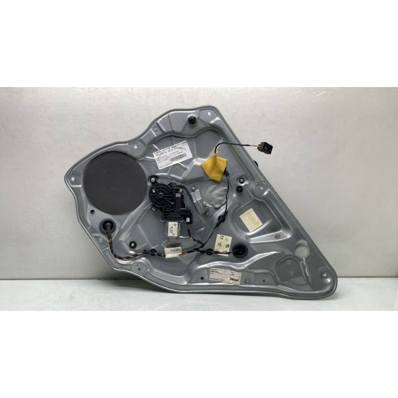Leve vitre electrique arriere droit VOLKSWAGEN POLO 4 Photo n°1
