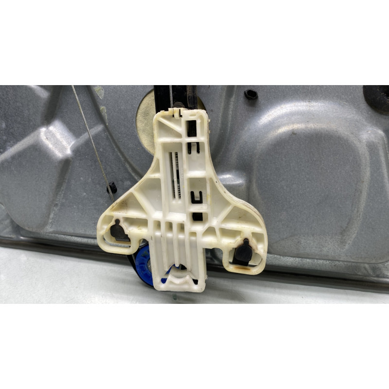 Leve vitre electrique arriere droit VOLKSWAGEN POLO 4 Photo n°4