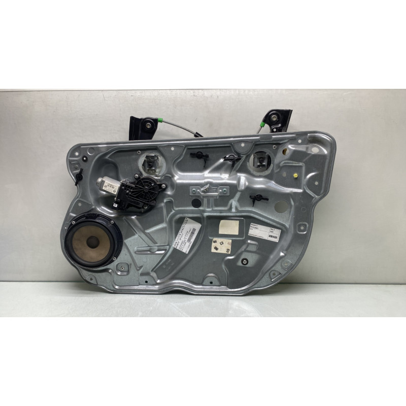 Leve vitre electrique avant droit VOLKSWAGEN POLO 4 Photo n°1