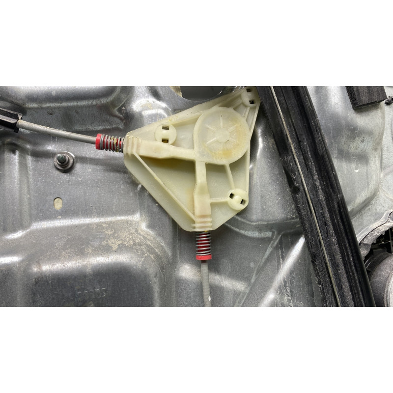 Leve vitre electrique avant droit VOLKSWAGEN POLO 4 Photo n°8
