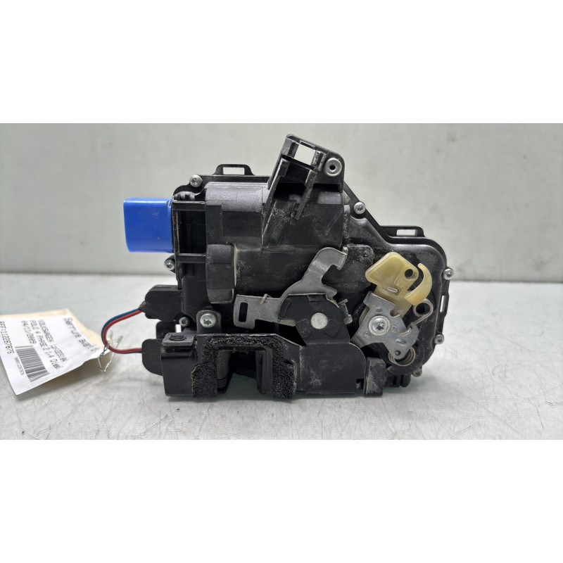 Serrure avant droit VOLKSWAGEN POLO 4 Photo n°3