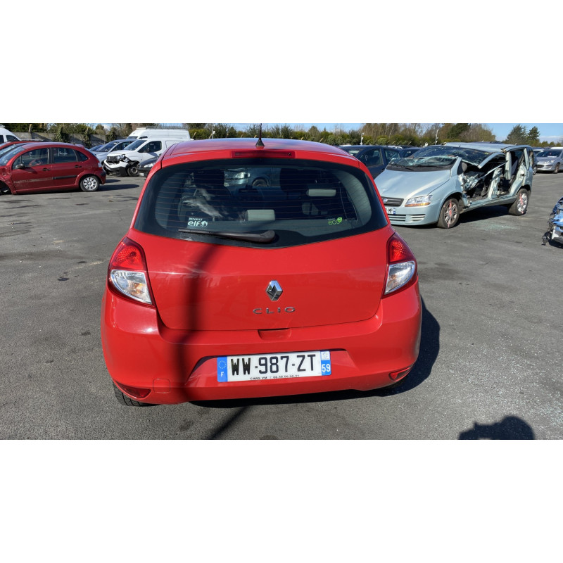 Vitre avant gauche RENAULT CLIO 3 Photo n°9