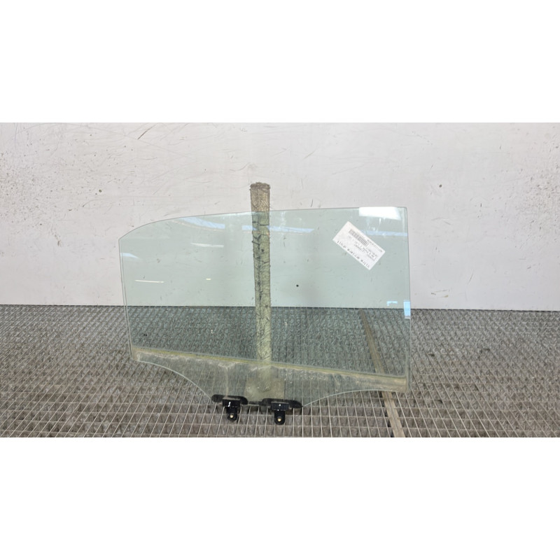 Vitre arriere droit HYUNDAI I 20 2 Photo n°1