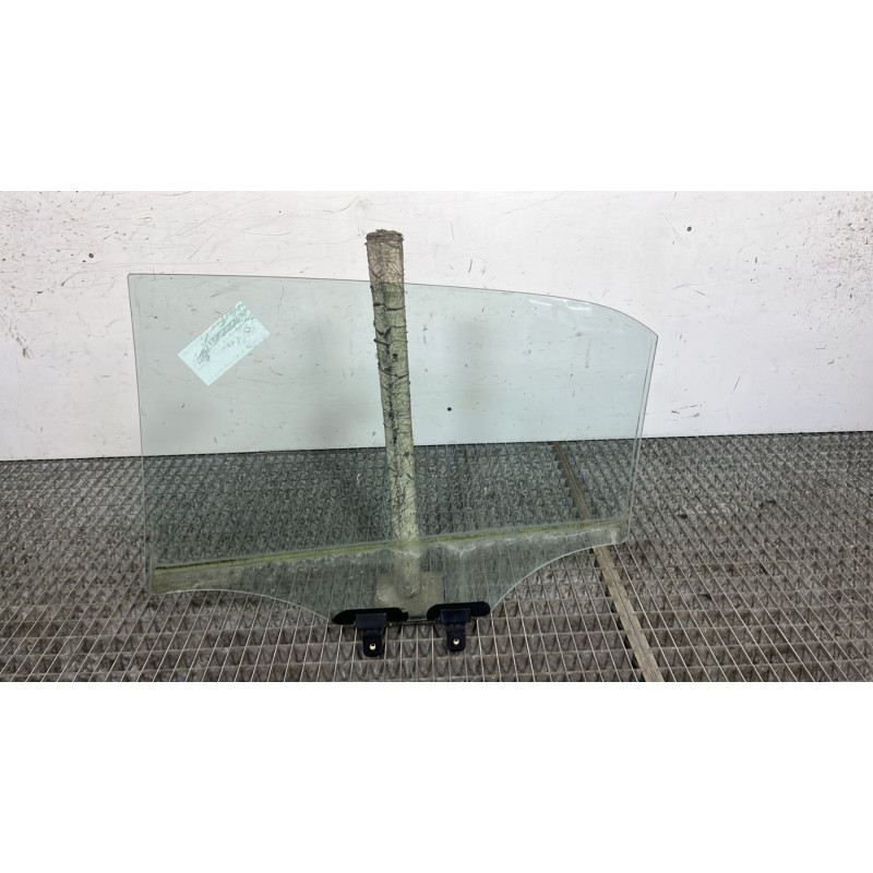 Vitre arriere droit HYUNDAI I 20 2 Photo n°4