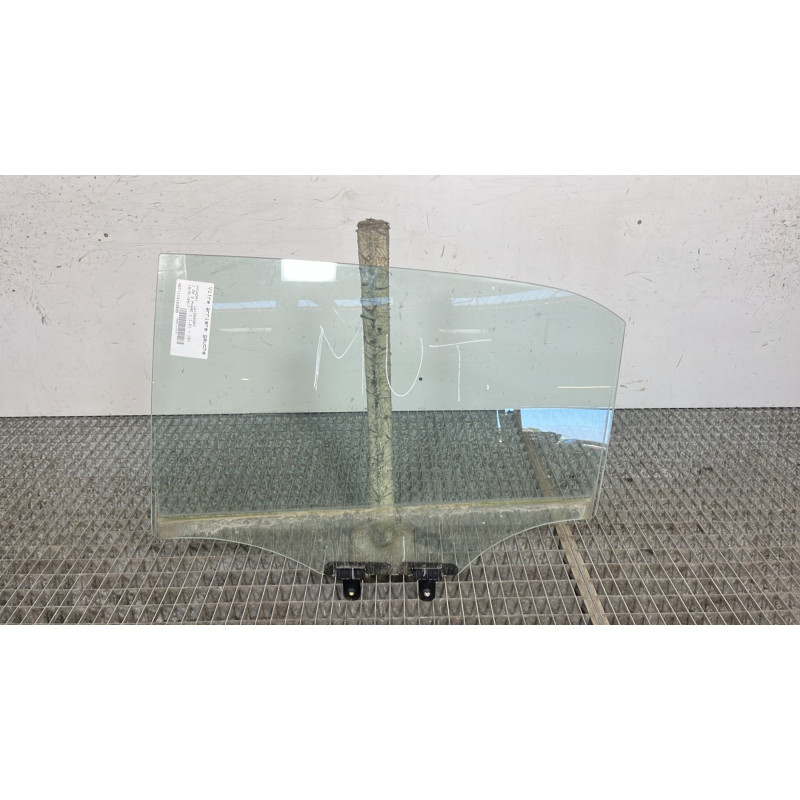 Vitre arriere gauche HYUNDAI I 20 2 Photo n°1