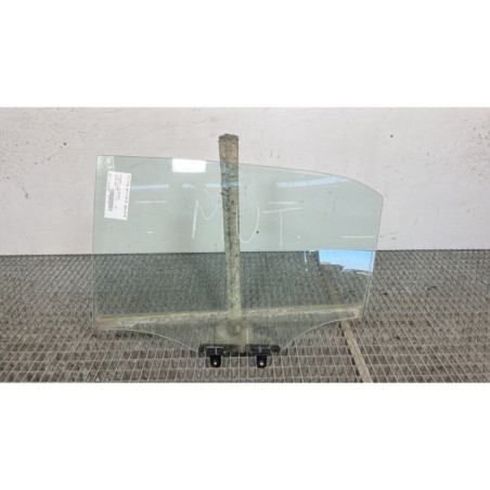 Vitre arriere gauche HYUNDAI I 20 2 Photo n°1
