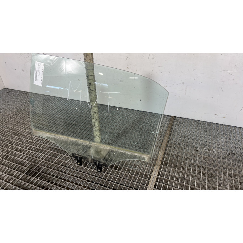 Vitre arriere gauche HYUNDAI I 20 2 Photo n°3