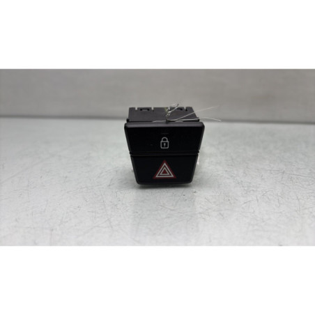 Bouton de warning HYUNDAI I 20 2 Photo n°1