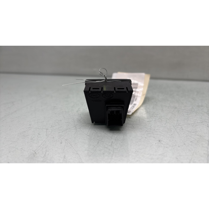Bouton de warning HYUNDAI I 20 2 Photo n°2
