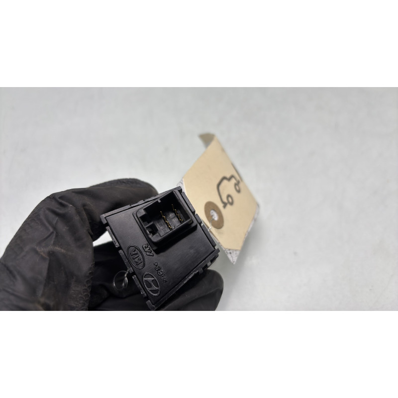 Bouton de warning HYUNDAI I 20 2 Photo n°3