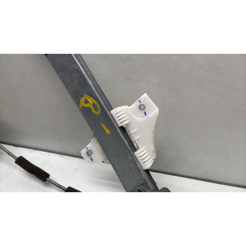 Leve vitre electrique avant droit HYUNDAI I 20 2 Photo n°4