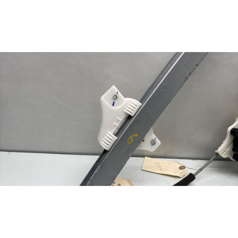 Leve vitre electrique avant gauche HYUNDAI I 20 2 Photo n°6