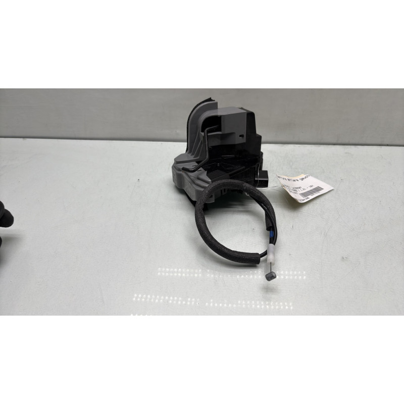 Serrure arriere gauche HYUNDAI I 20 2 Photo n°3