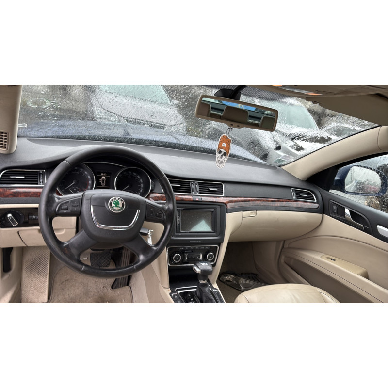 Anti brouillard gauche (feux) SKODA SUPERB 2 Photo n°18