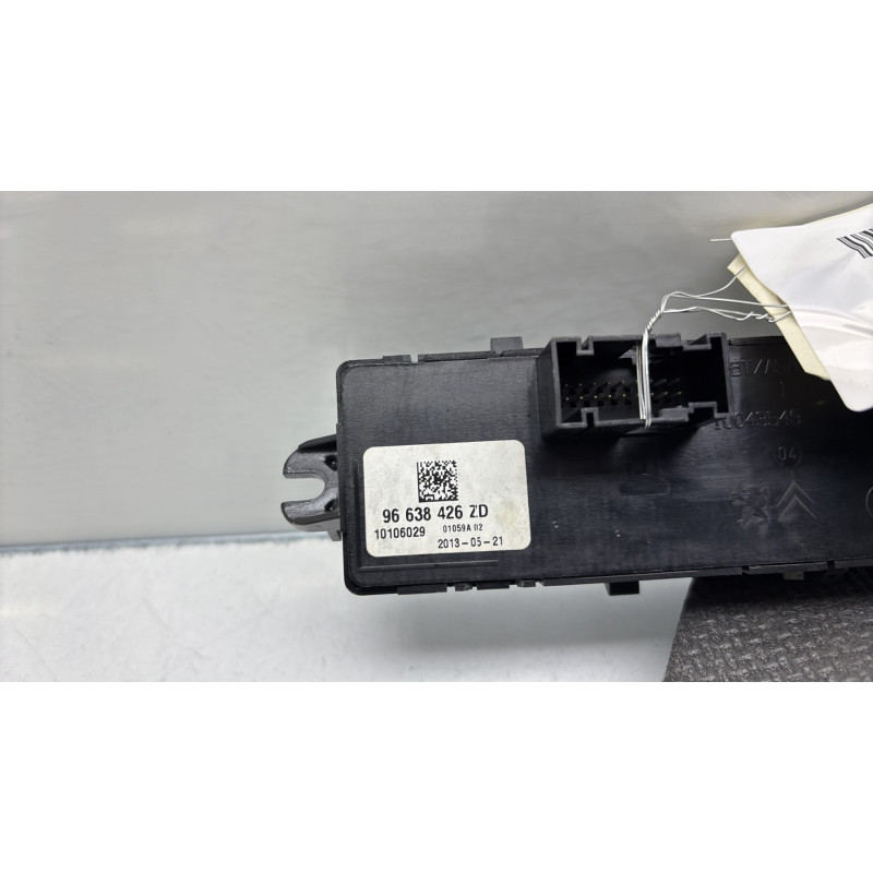 Bouton de warning PEUGEOT 5008 1 Photo n°4