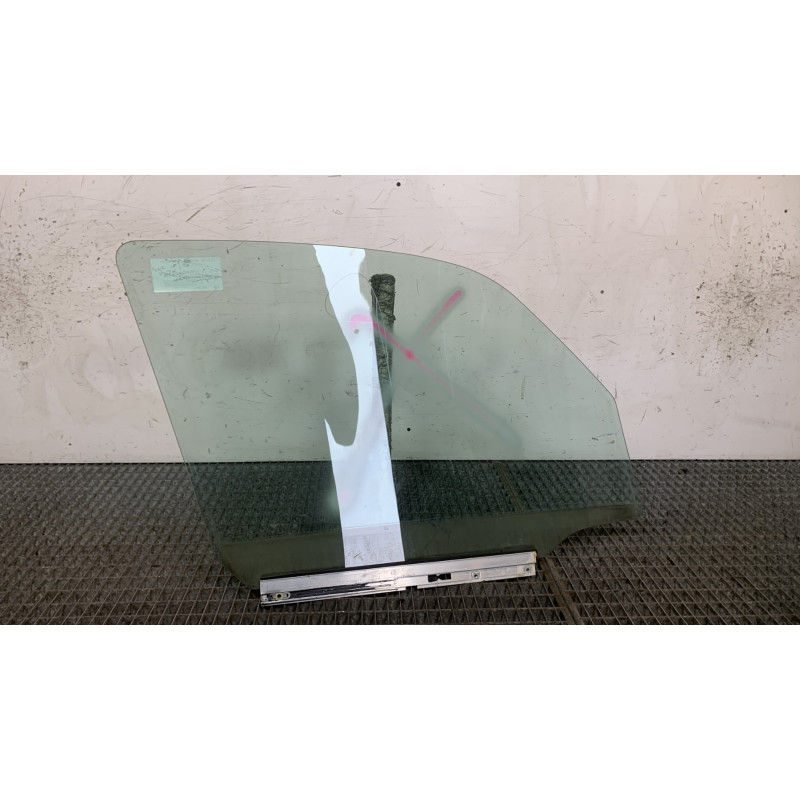 Vitre avant gauche OPEL MERIVA A Photo n°4