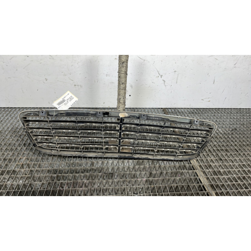 Calandre MERCEDES CLASSE C 203 Photo n°4