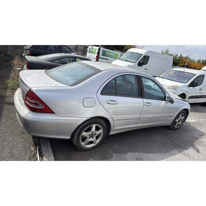 Calandre MERCEDES CLASSE C 203 Photo n°11