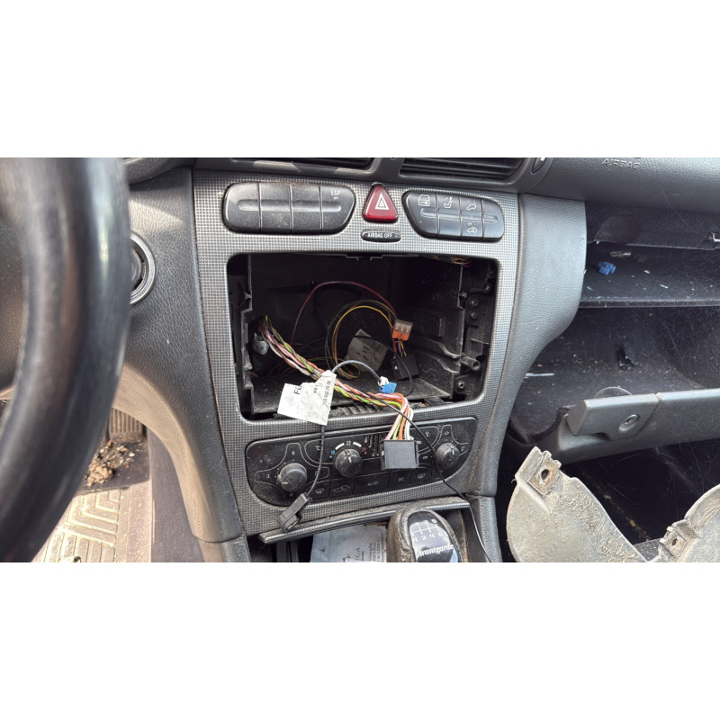 Calandre MERCEDES CLASSE C 203 Photo n°19