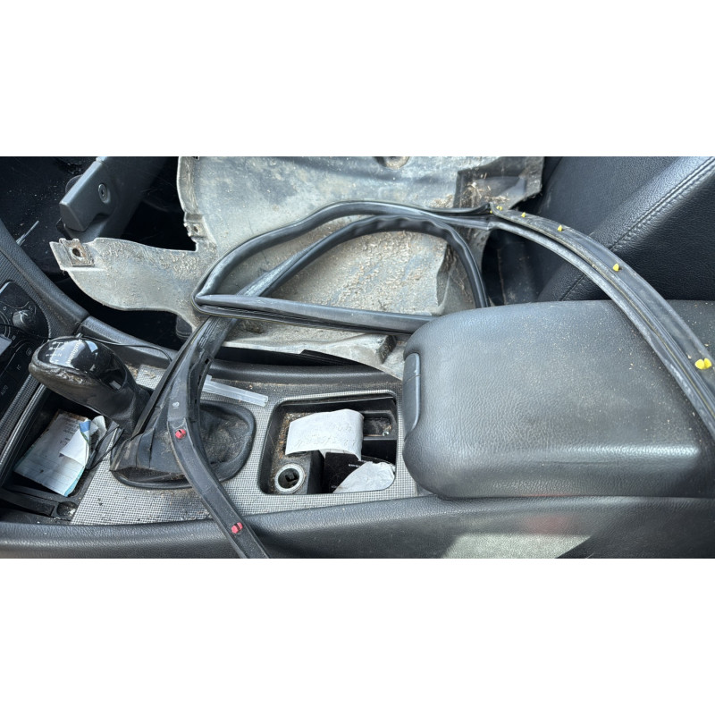 Calandre MERCEDES CLASSE C 203 Photo n°20