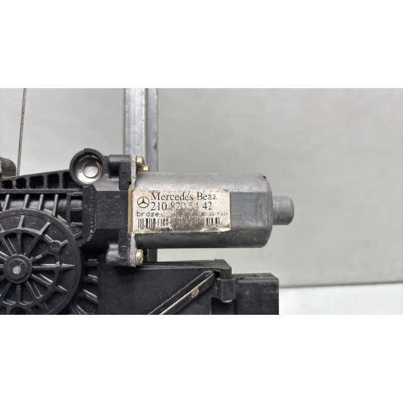 Leve vitre electrique arriere droit MERCEDES CLASSE E 210 Photo n°6