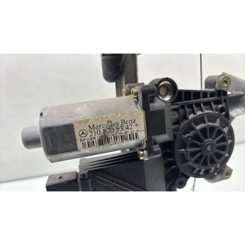 Leve vitre electrique arriere gauche MERCEDES CLASSE E 210 Photo n°4