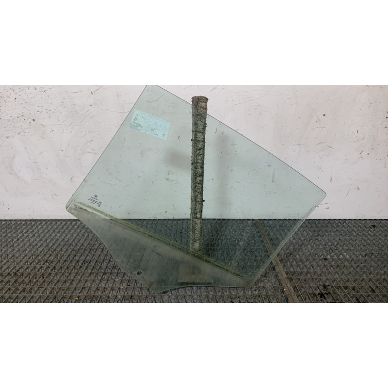 Vitre arriere droit BMW SERIE 1 E87 Photo n°4