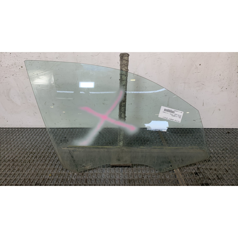 Vitre avant droit BMW SERIE 1 E87 Photo n°1