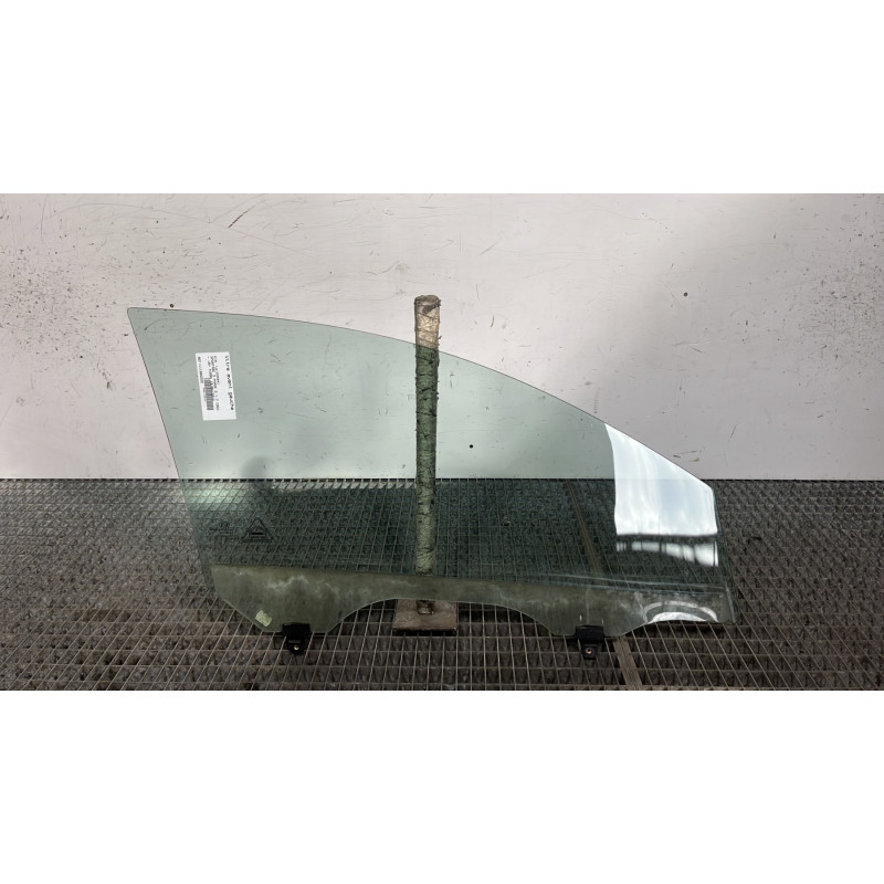 Vitre avant gauche KIA SPORTAGE 3 Photo n°4
