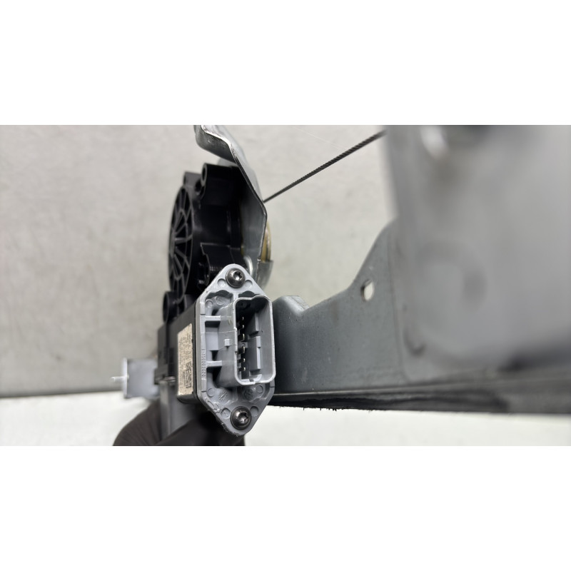 Leve vitre electrique avant gauche DACIA DUSTER 1 Photo n°5