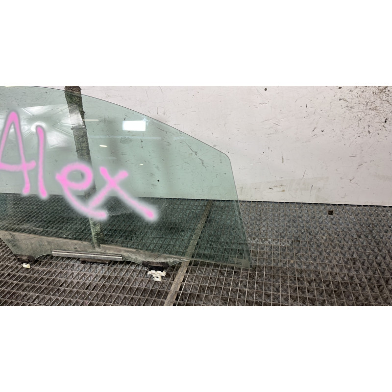 Vitre avant droit TOYOTA AURIS 1 Photo n°2